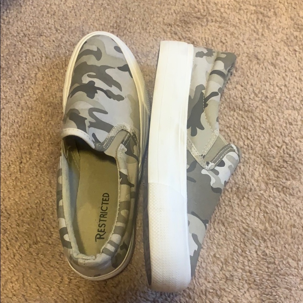 Camo women’s size 8 slip on’s